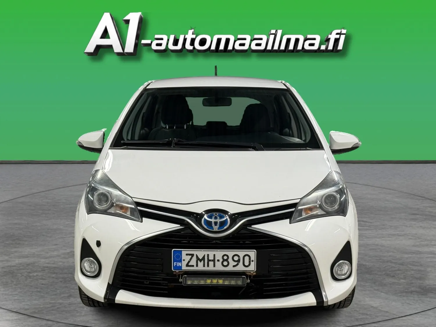 Toyota Yaris 1,5 Hybrid Active 2014, kuva 2/23