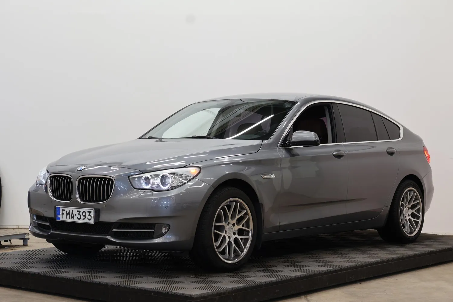 BMW 530 Gran Turismo 2011, kuva 3/57