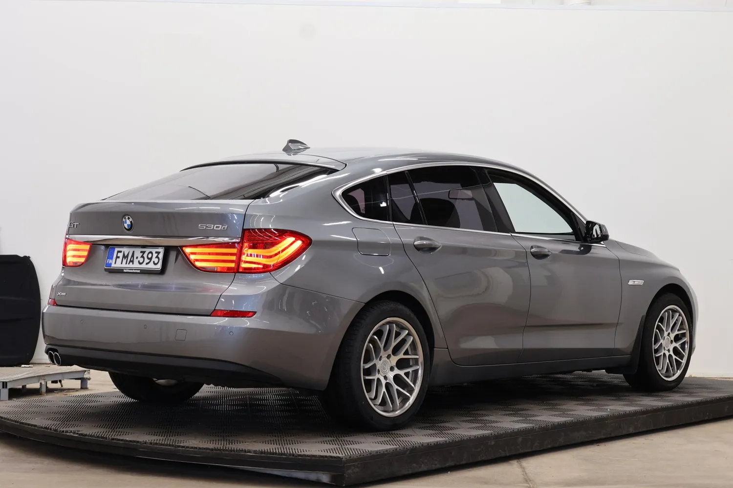 BMW 530 Gran Turismo 2011, kuva 6/57