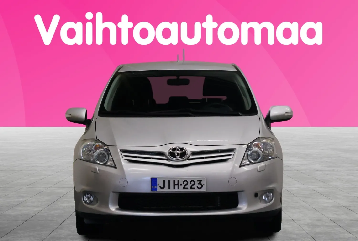 Toyota Auris 2012, photo 3/23