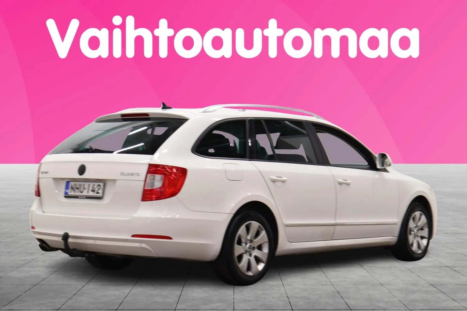 Skoda Superb 2011, photo 7/18