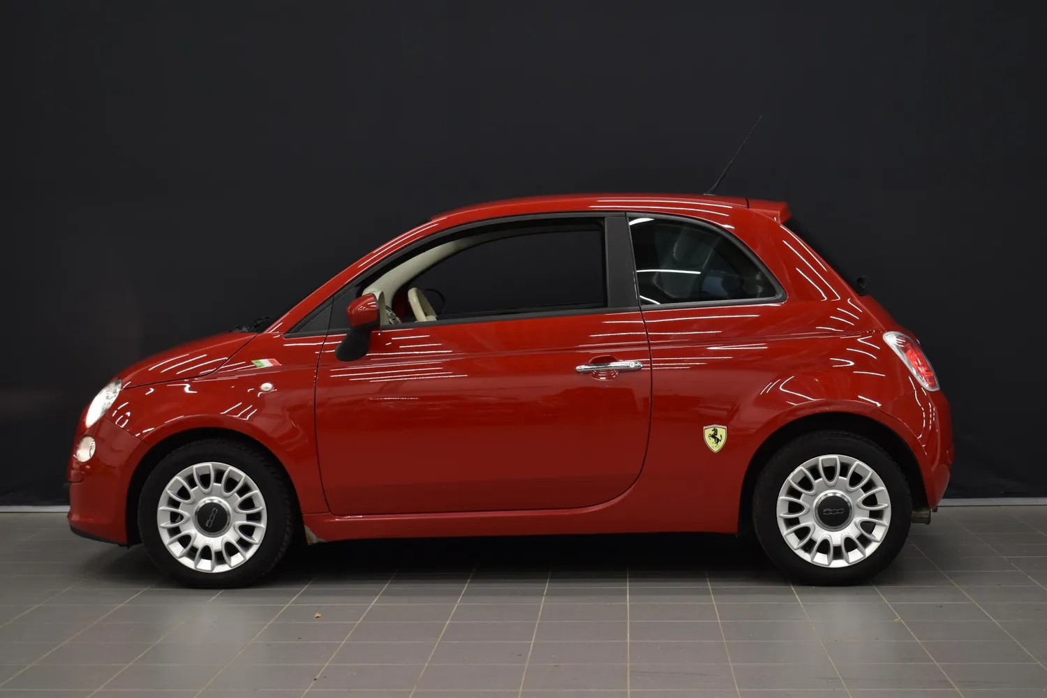 Fiat 500 Italia 1,2 8v 69 hv Bensiini 2012, bild 2/16