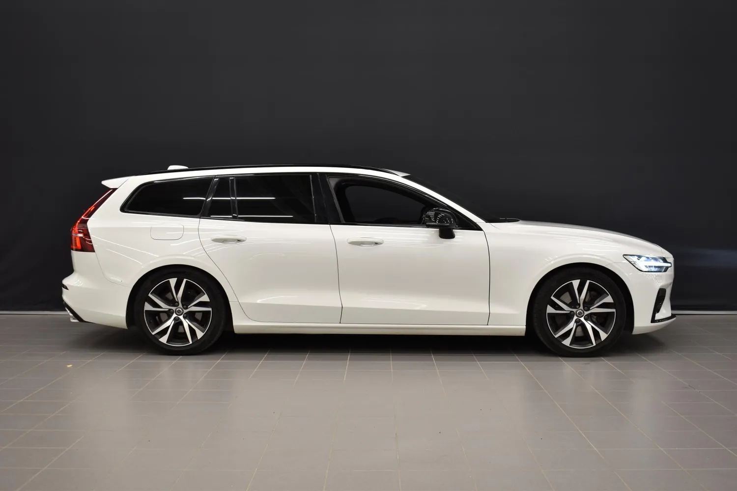 Volvo V60 T5 Business R-Design aut 2019, bild 6/29