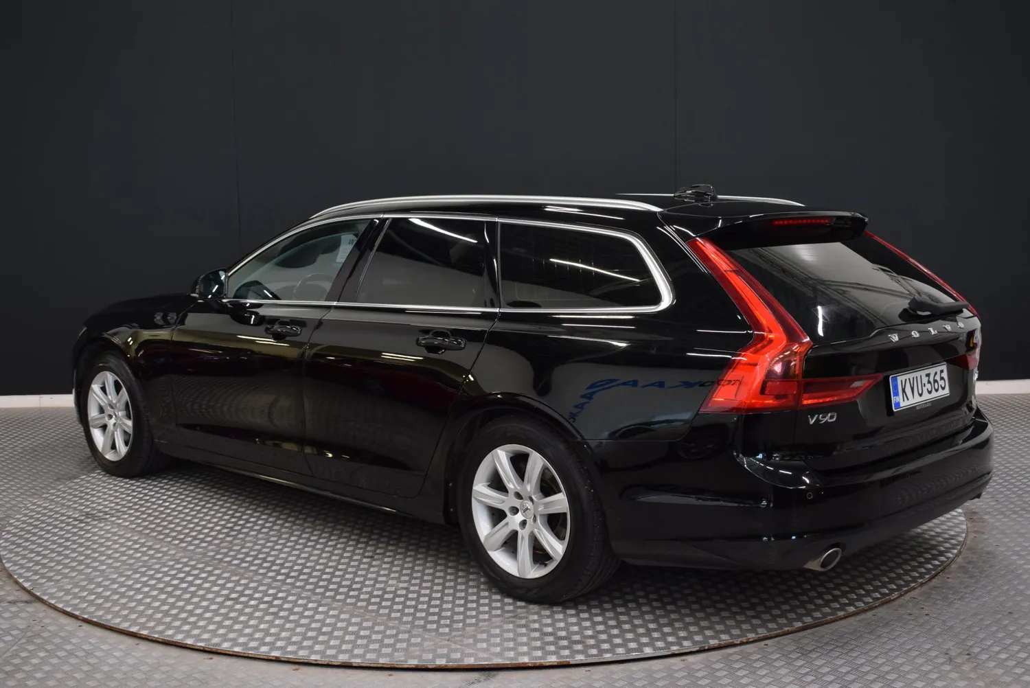 Volvo V90 D4 Momentum Adv 2018, kuva 5/34