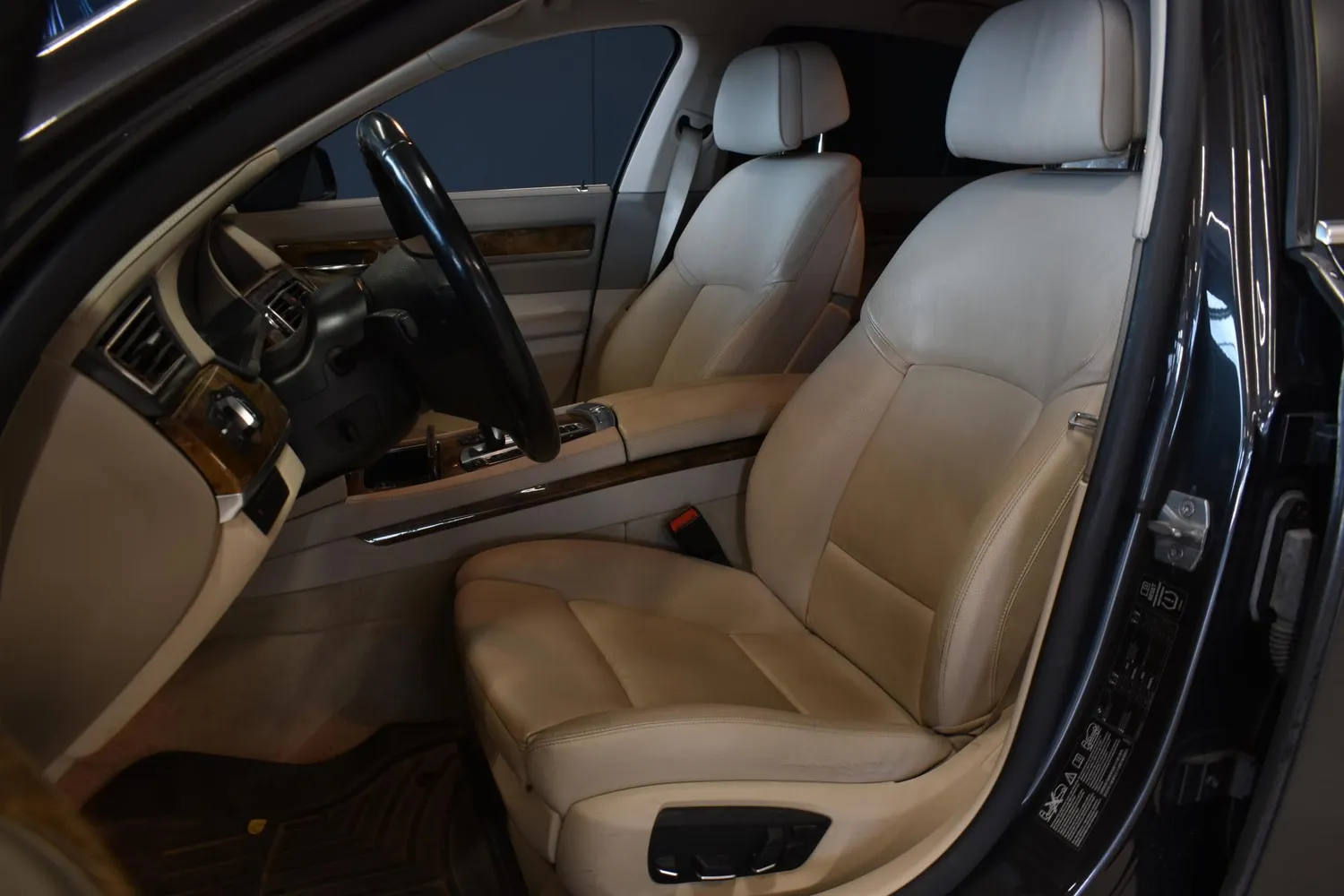 BMW 740 2013, kuva 7/8