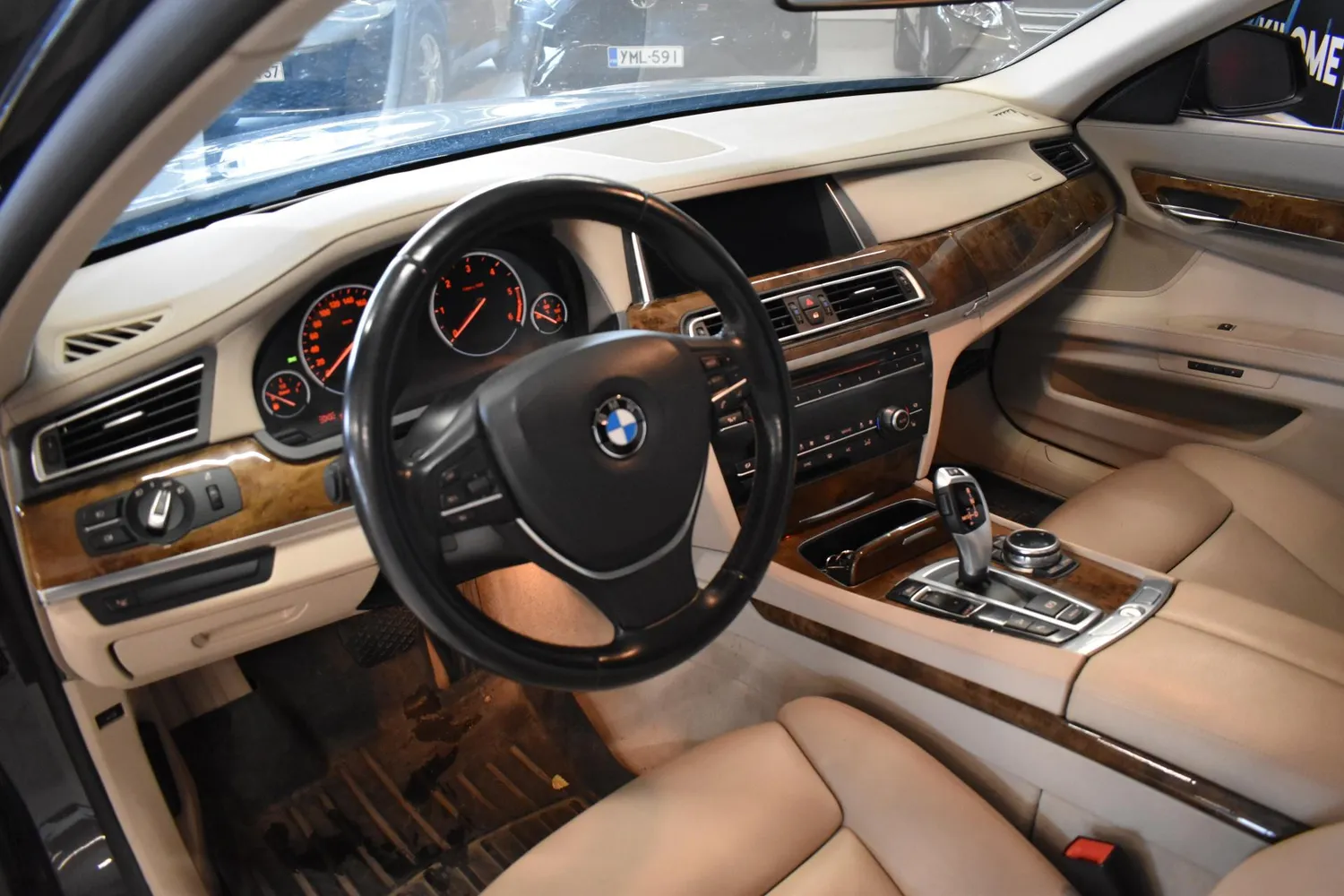 BMW 740 2013, kuva 6/8